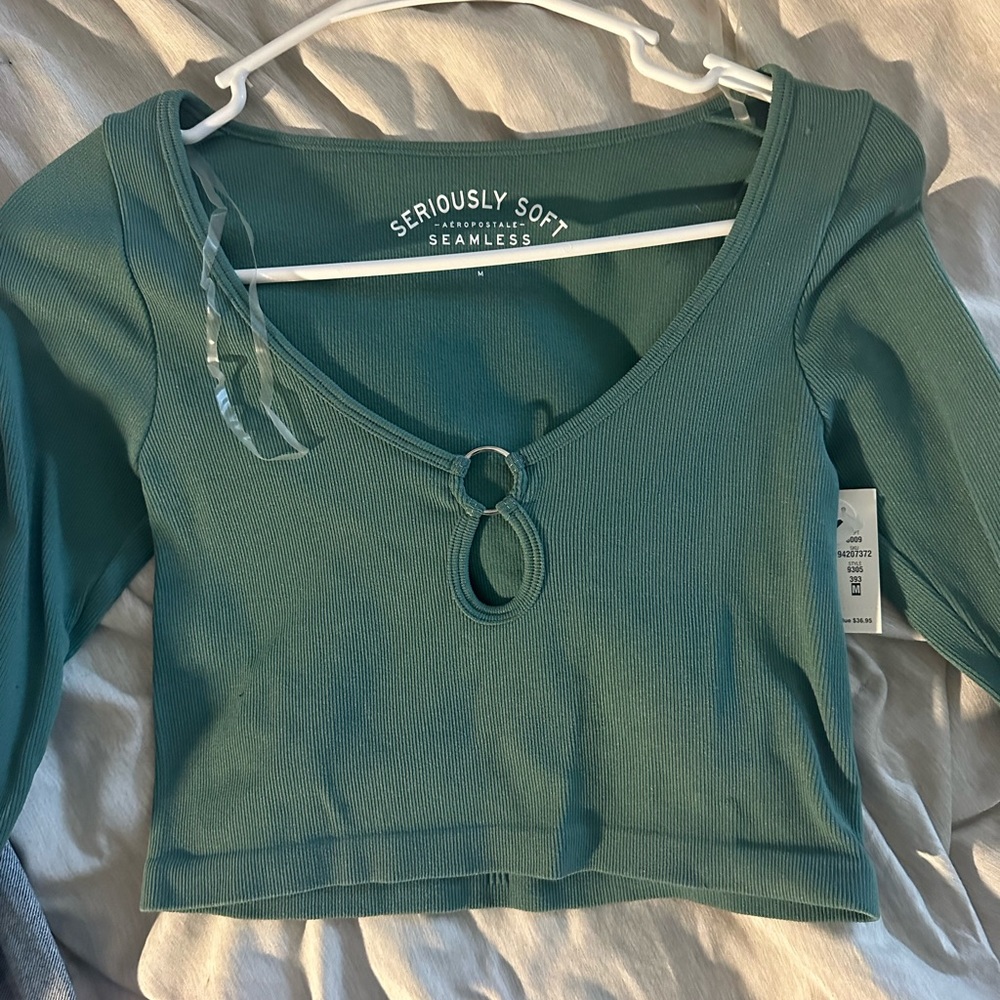 AEROPOSTALE seamless green ring top